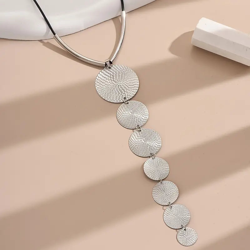Geometric Round Pendant Necklace
