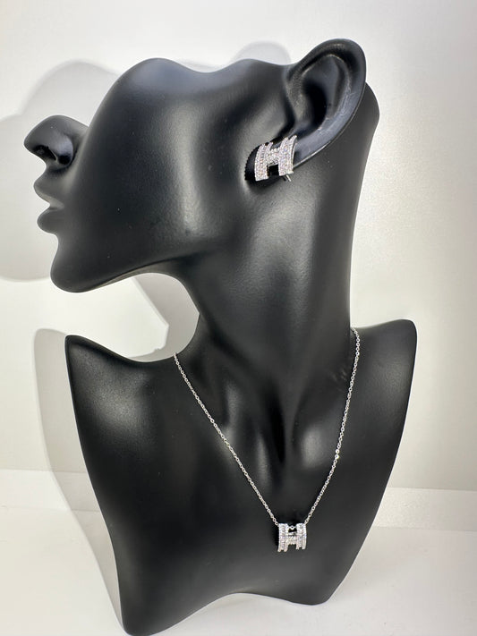 H Necklace Set