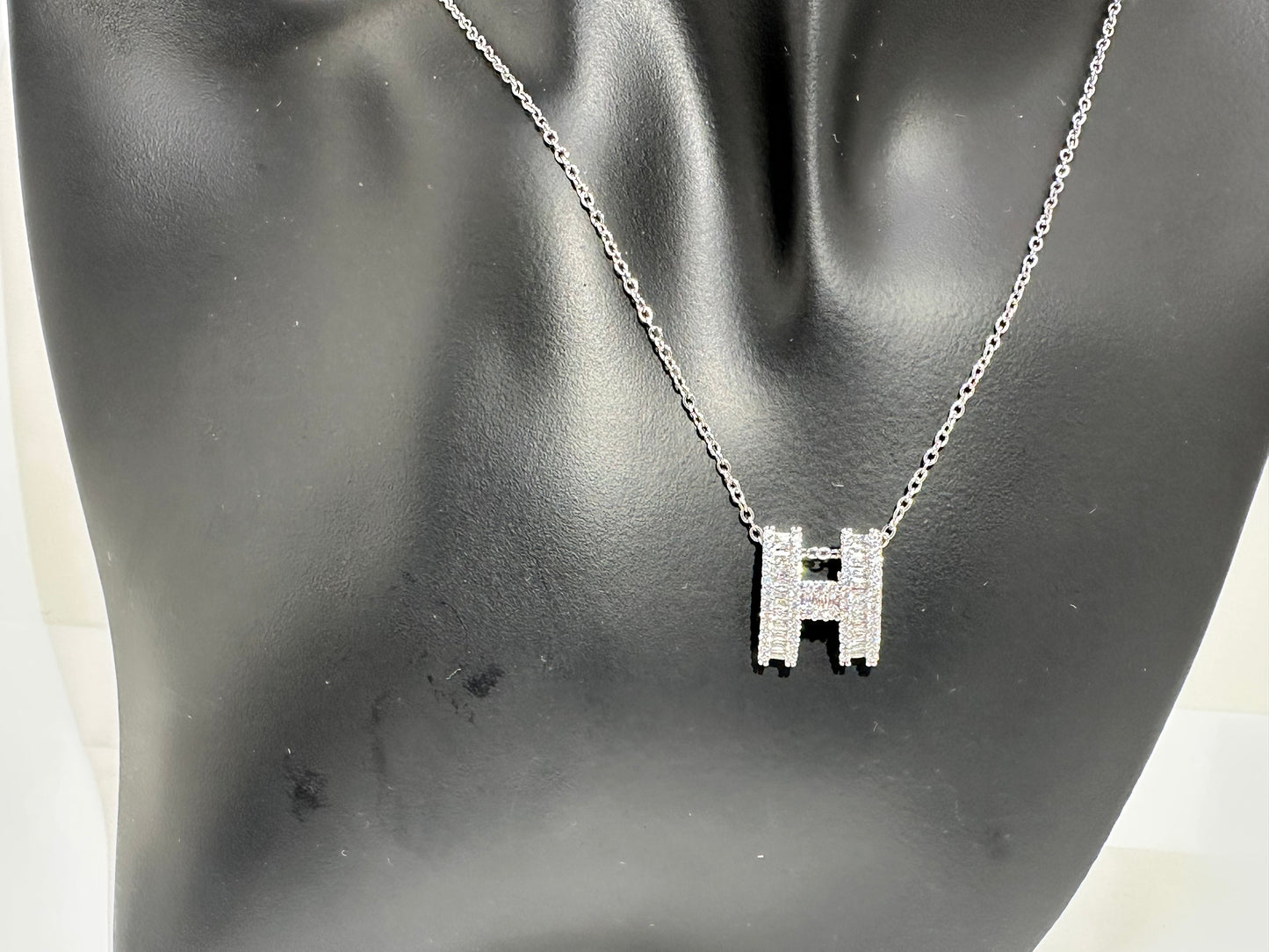H Necklace Set