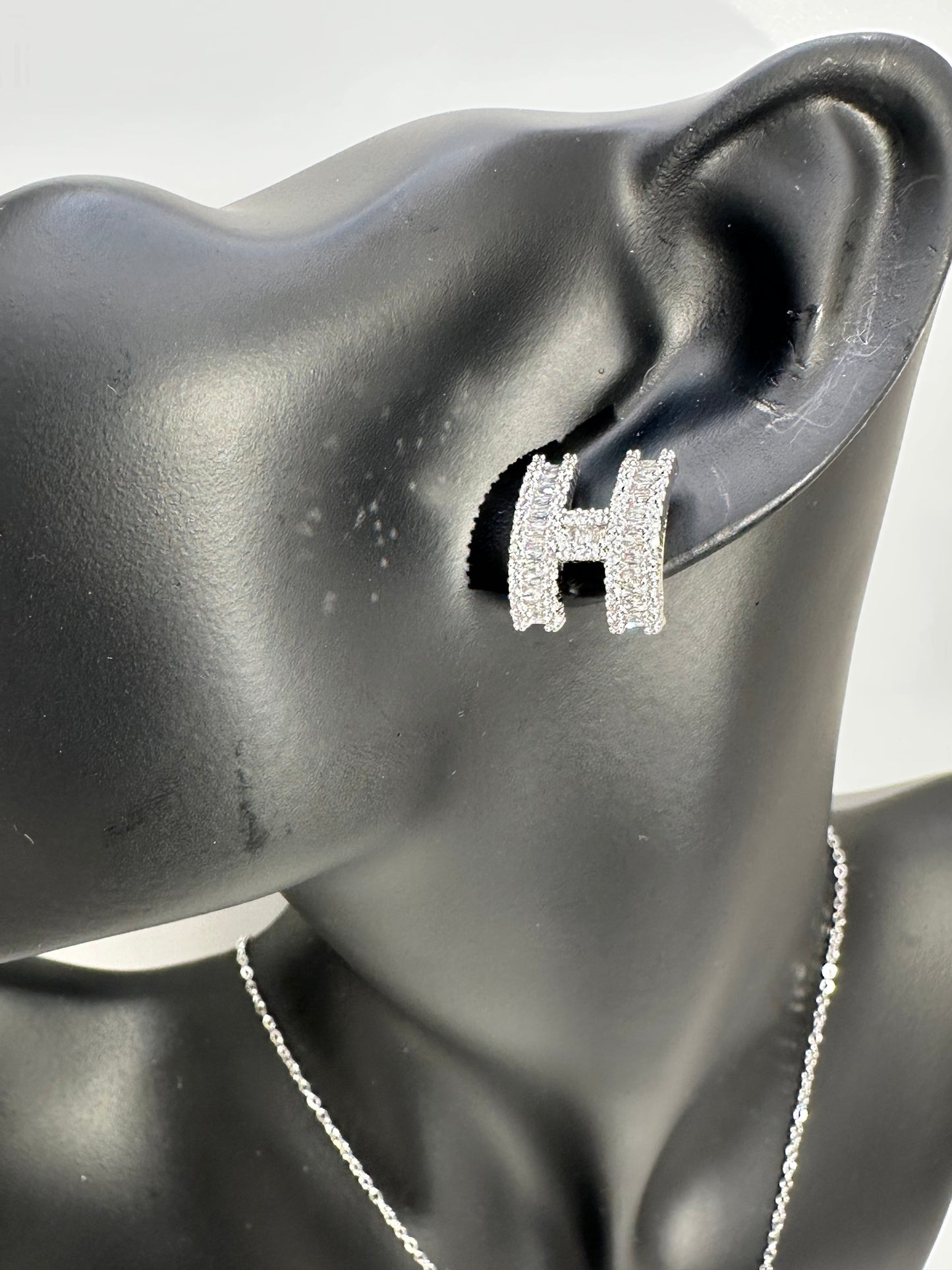 H Necklace Set
