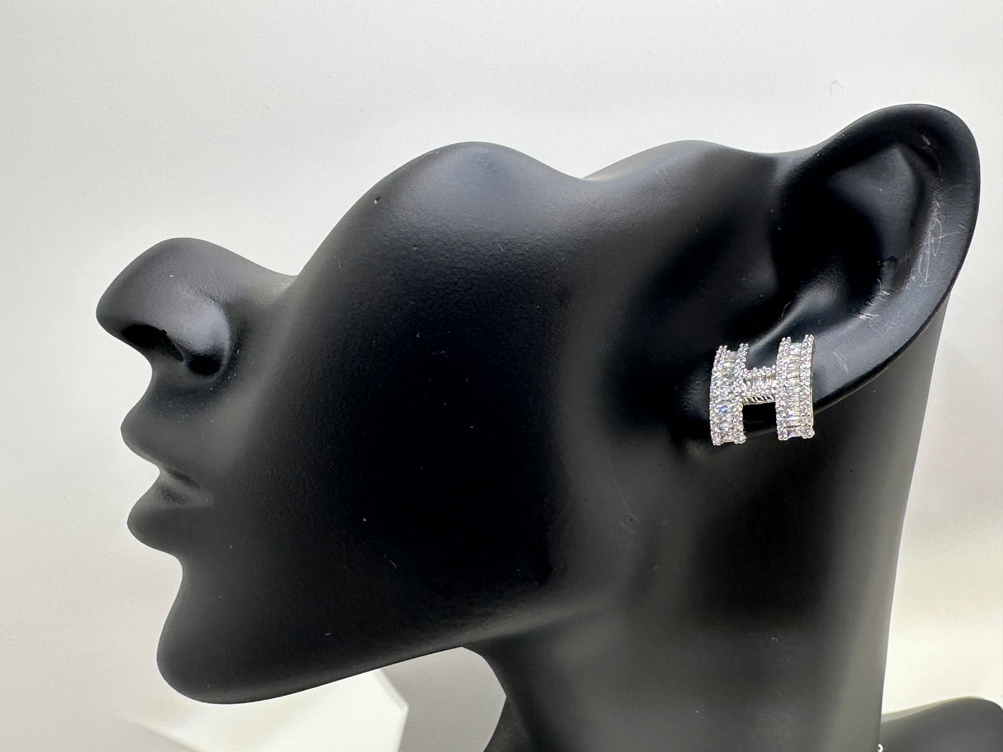 H Necklace Set
