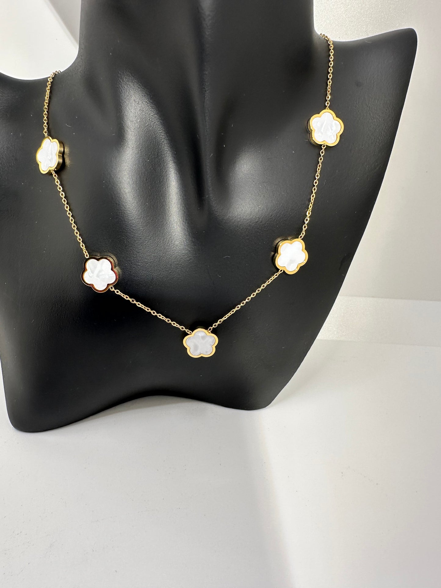 Clover Necklace, White