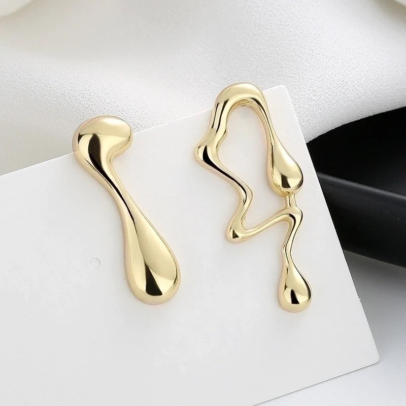 Asymmetric Earring-Gold Tone