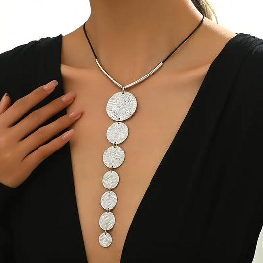 Geometric Round Pendant Necklace